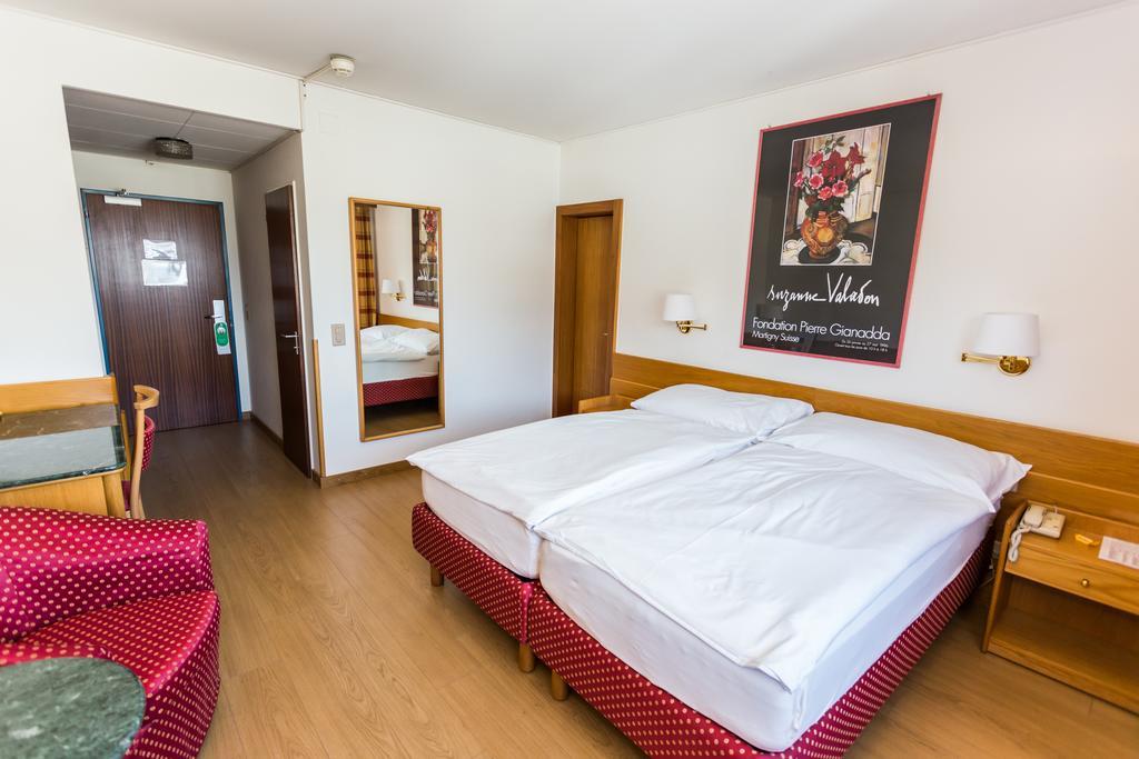 Hotel Du Rhone Сьйон Екстер'єр фото